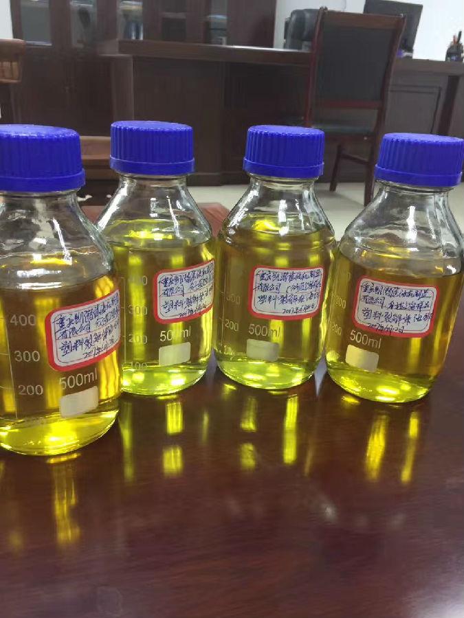 油樣圖.jpg 潤滑油中油泥的危害?用什么濾油設備凈化再使用?